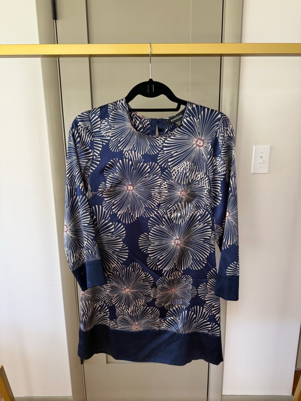 bebe Navy and White Floral-Print Shift Top